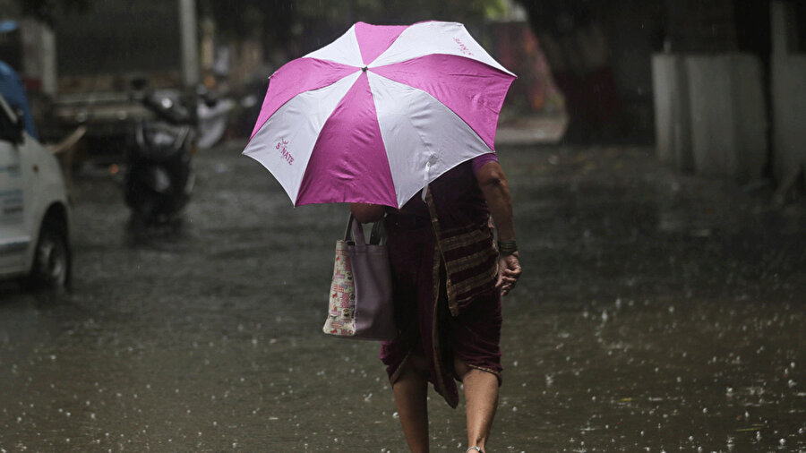 Hava durumu tahminleri: Meteoroloji'den kuvvetli yağış ve rüzgar uyarısı... 4 Temmuz 2025 il il hava sıcaklıkları