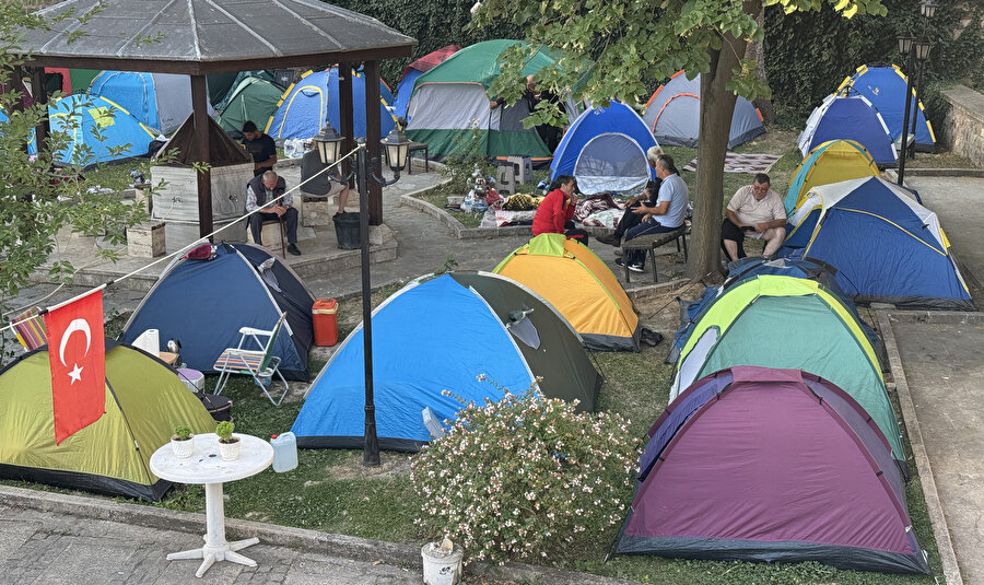 Oteller yetmedi çadırlar kuruldu: Türkiye’nin dört bir yanından geldiler
