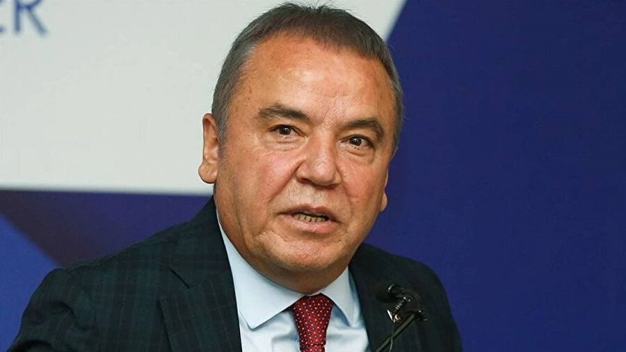 "Rüşvet" soruşturması kapsamında tutuklanan Antalya Büyükşehir Belediye Başkanı Muhittin Böcek