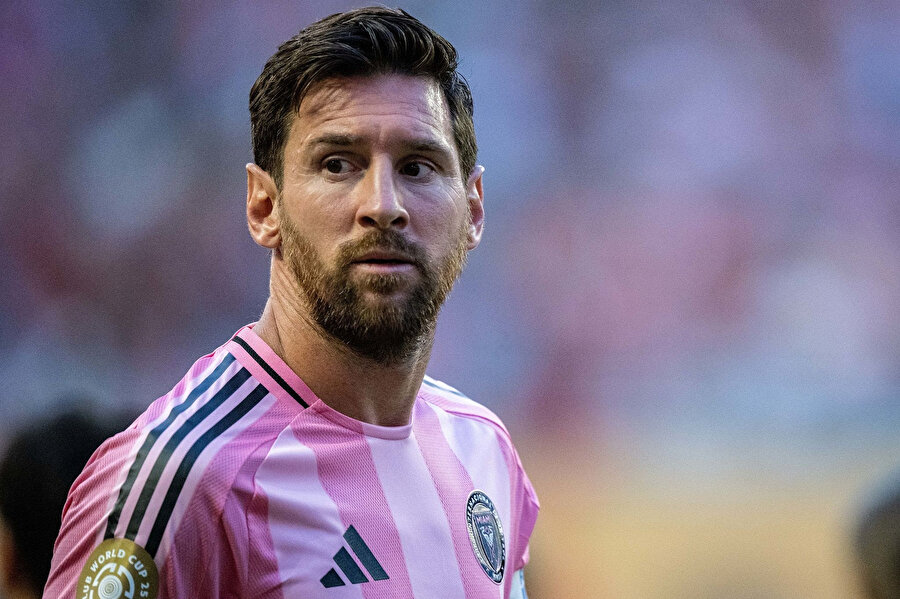 Messi ile Ronaldo tekrar karşı karşıya geliyor: Messi'nin transferi için görüşmeler başladı