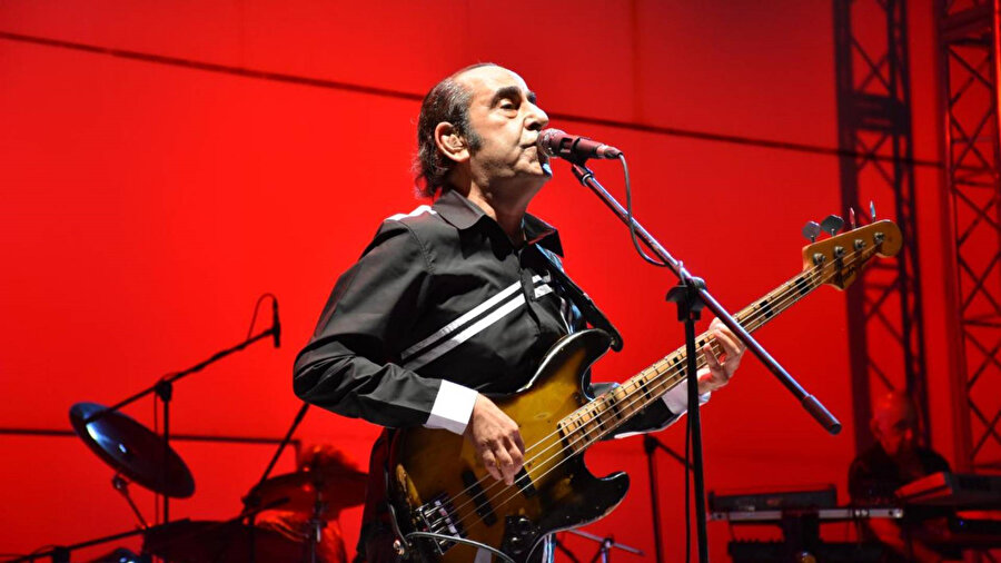 Özkan Uğur’un ölümünün ikinci yılında duygusal paylaşım: 'Boşluğun dolmuyor'