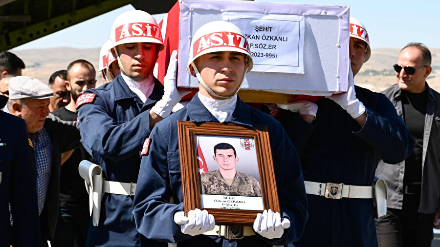 Türkiye şehitlerini uğurluyor...