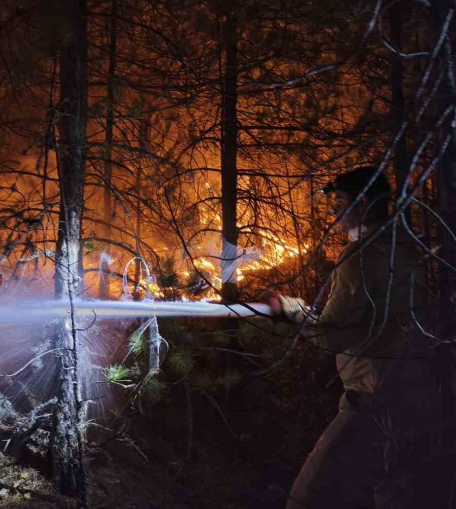 Balıkesir'de yangınla mücadele sürüyor: Uçak ve helikopter takviyeleri durduruldu