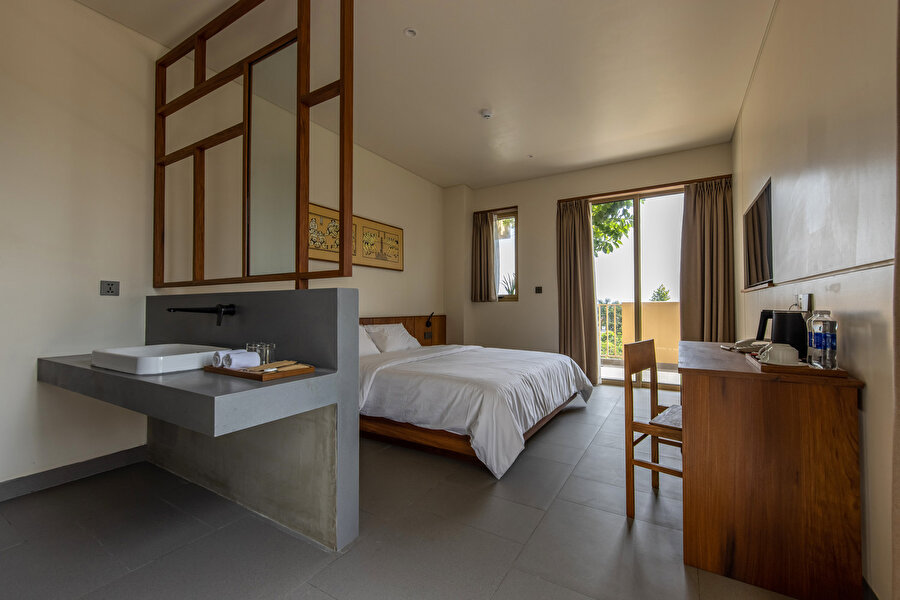 Flying Block Hotel, modern ve minimalist bir iç mimari ortaya koyuyor.