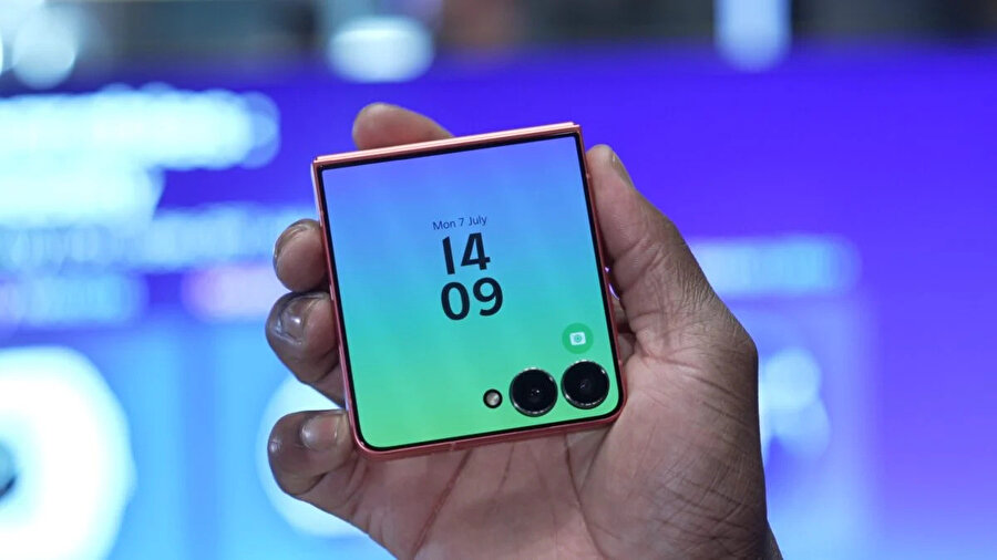 Samsung, Galaxy Z Serisinin yeni üyesi Z Flip7'yi tanıttı: İşte özellikleri