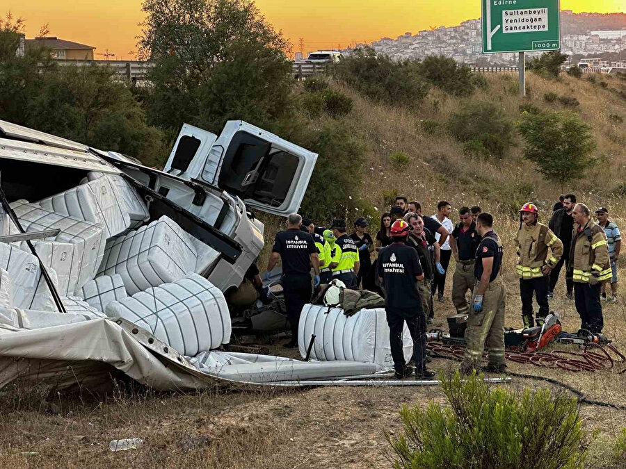 Kuzey Marmara Otoyolu’nda feci kaza: 2 kişi hayatını kaybetti