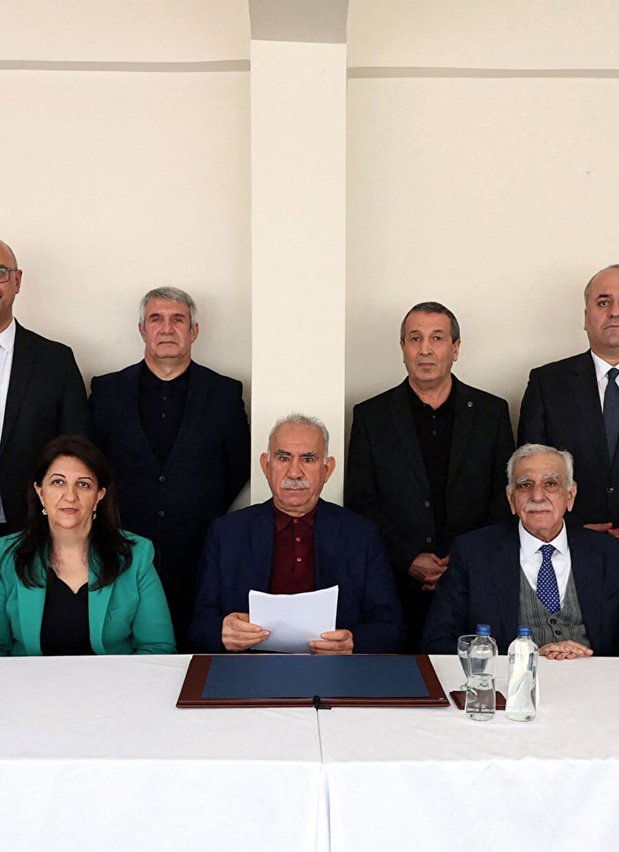 PKK'nın kendini feshetmesi ne mânâya geliyor?