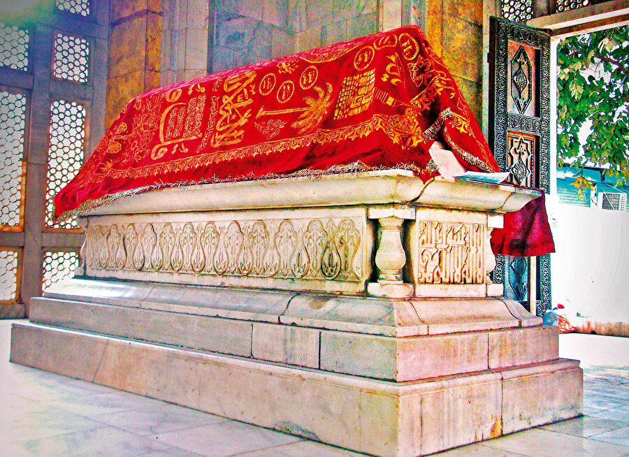 Kutbuddin Aybek’in Lahor’daki Anarkali Çarşısı’nda bulunan mezarı.