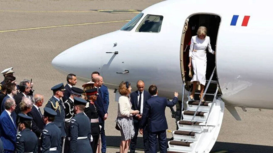 ​O görüntüler çok konuşulmuştu: Eşinin Macron’un elini havada bırakma sebebi ortaya çıktı