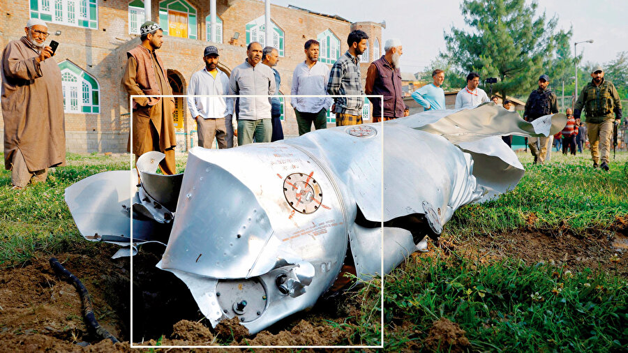 Hindistan Rafale uçağının enkazı