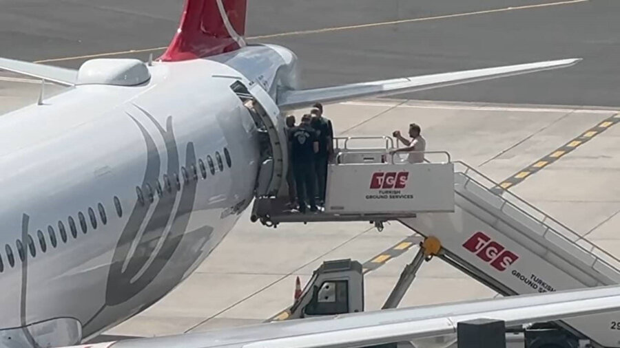 ​Leman dergisi yazı işleri müdürü İstanbul Havalimanı'nda gözaltına alındı