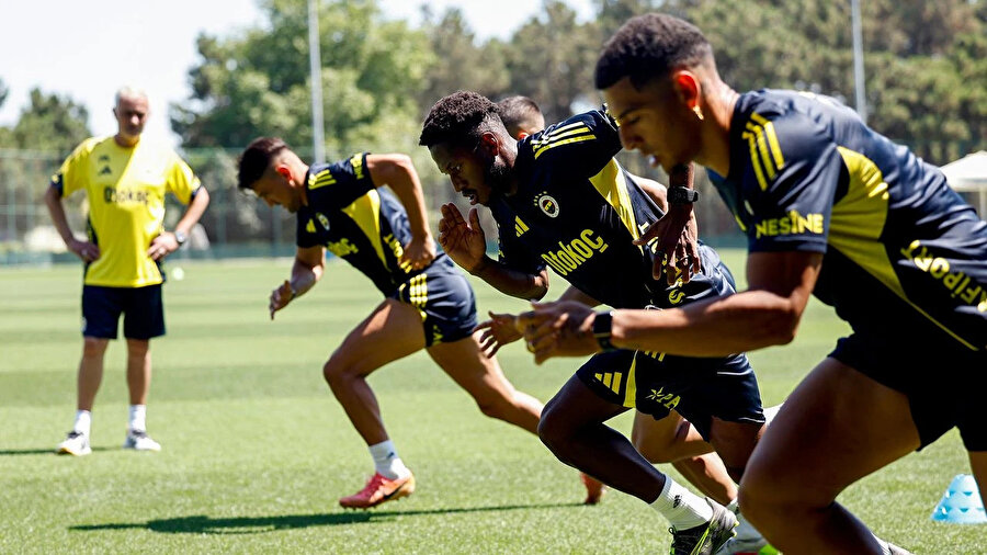 Fenerbahçe çalışmalarına hız kesmeden devam ediyor