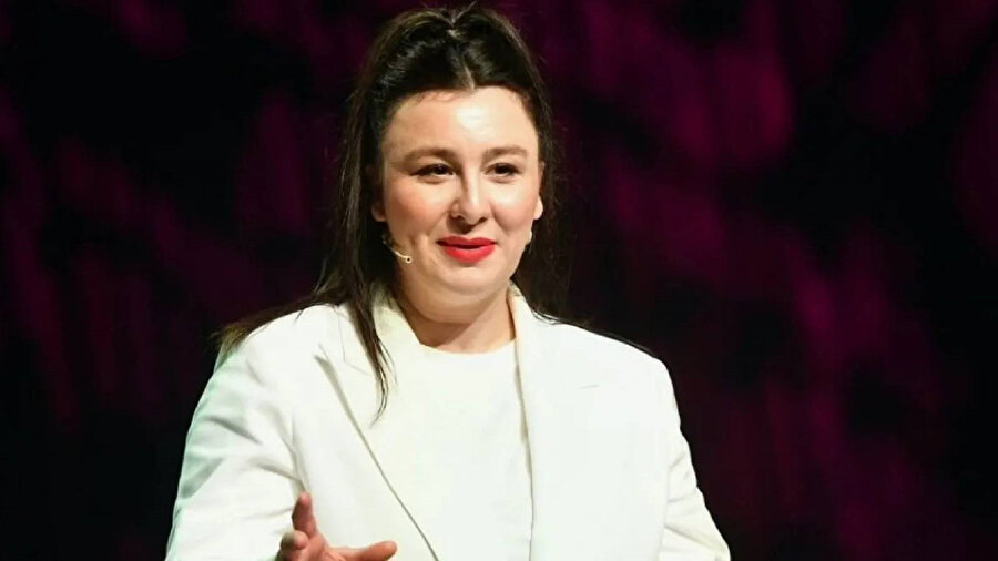 Komedyen Yasemin Sakallıoğlu