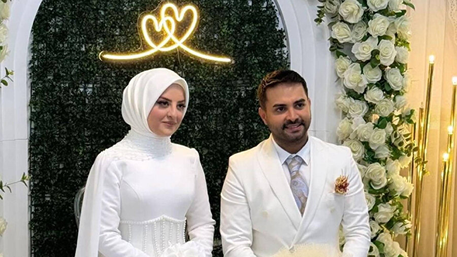 Kadir Ezildi Gamze Türkmen çifti