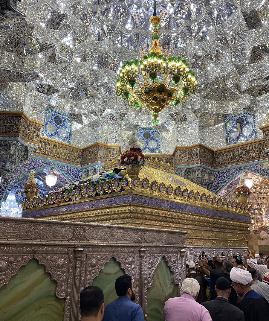 Fâtıma-ı Ma'sûme Türbesi'nin içi