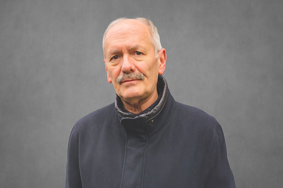 Kütüphanede bir ömür: Türk edebiyatı ve düşüncenin izinde bir yolculuk