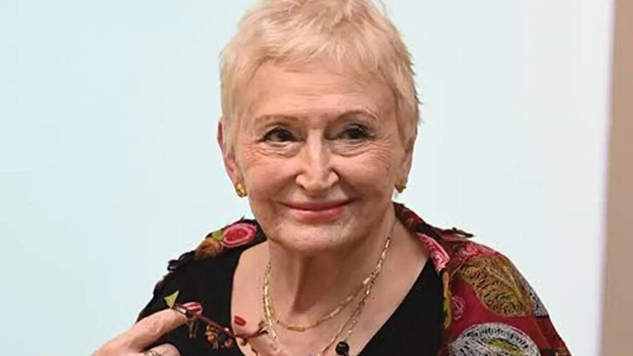 Son dakika: Ünlü edebiyatçı Pınar Kür hayatını kaybetti