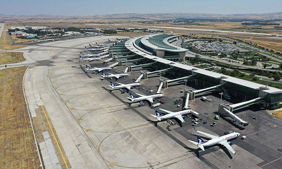 ​Türk hava sahasında çifte rekor: Uçuş trafiğinde tarihi zirve kaydedildi