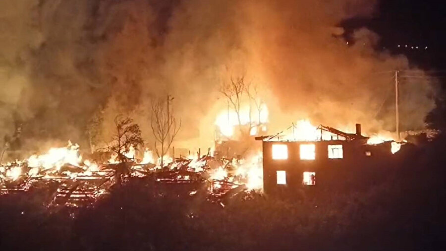 Bolu'da alevlerin aydınlattığı kara gece: 12 yapı küle döndü