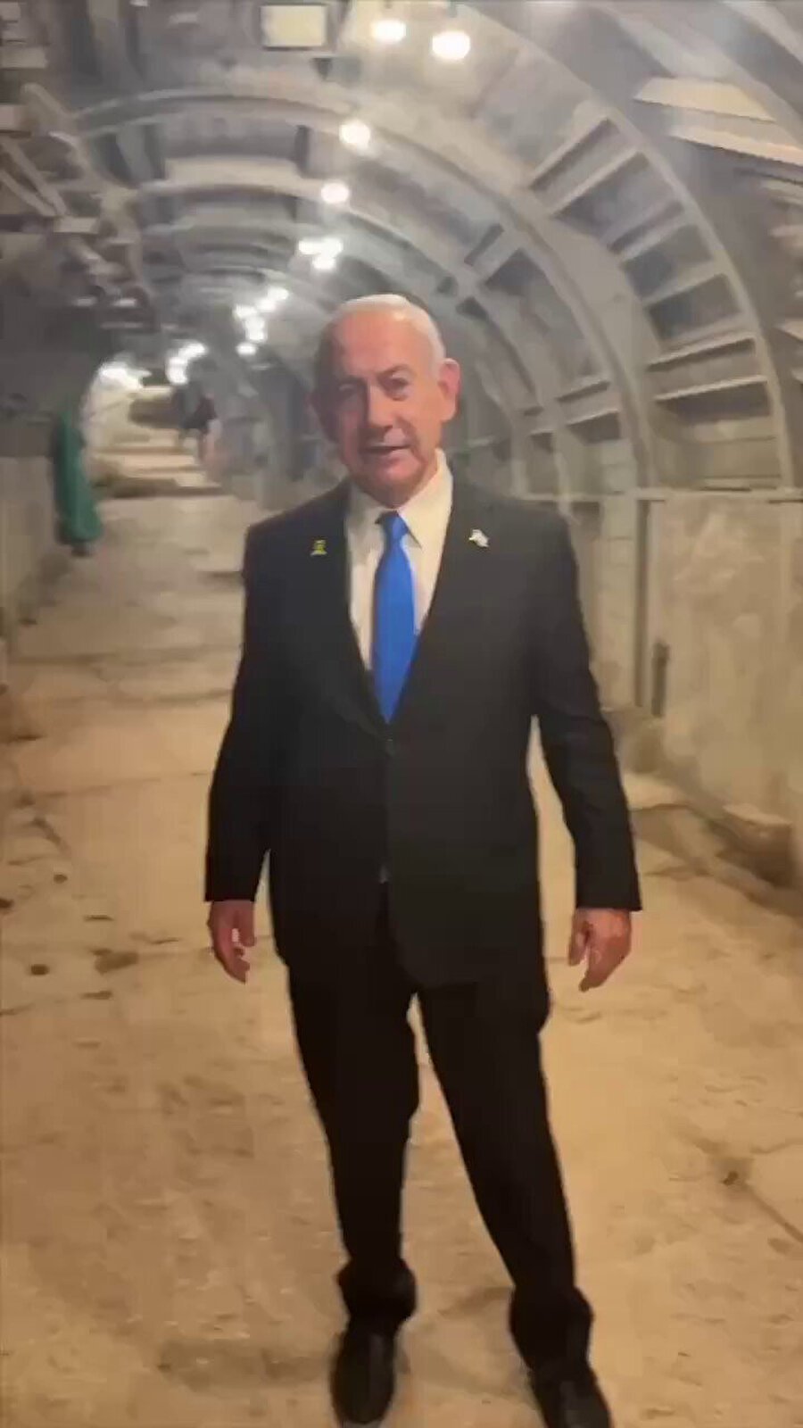 Arkeolojik faaliyet bahanesiyle bölgedeki İsrail kontrolünü güçlendirmeye girişen İsrail Başbakanı Benyamin Netanyahu, işgal altındaki Doğu Kudüs'ün Eski Şehir bölgesinin altında, Mescid-i Aksâ yakınlarındaki bir tünelde, Mayıs 2025.