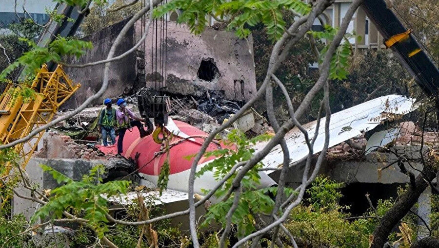 Uçak kazasının kara kutusu ortaya çıktı; pilottan tüyler ürperten sözler: Uçağın kontrolü sende