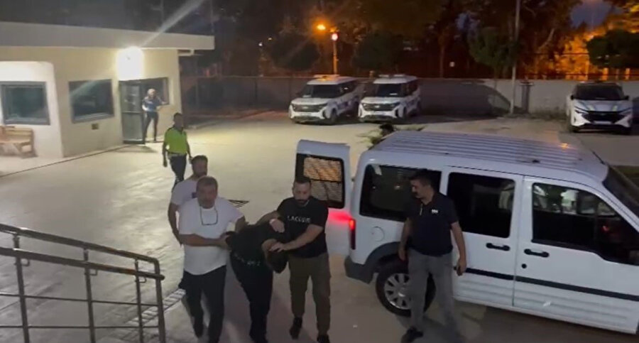 Husumetlisini vuracaktı, yanlışlıkla 3 kişiyi daha vurdu