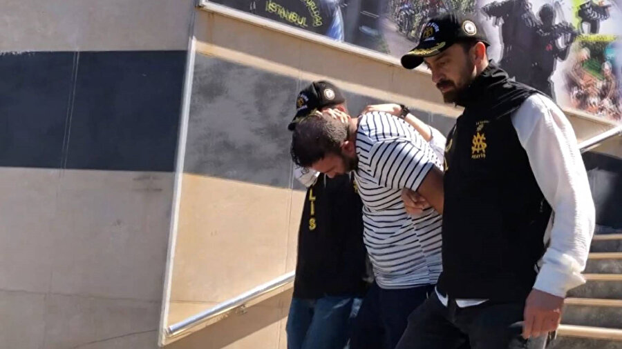 Fatih'te kuyumcudan 24 milyon lira değerinde altın çaldılar.