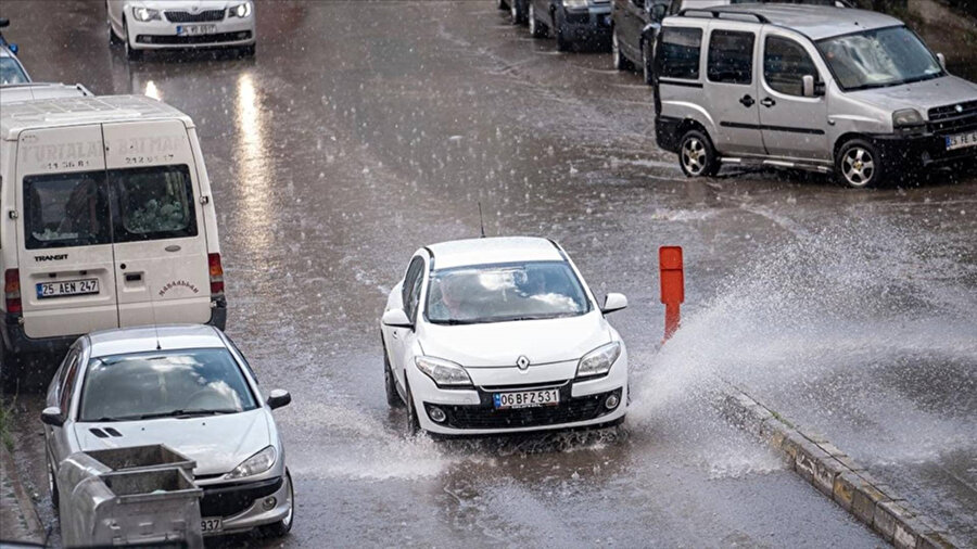 ​Ankara'dan sonra Erzurum'da da sağanak etkili oldu