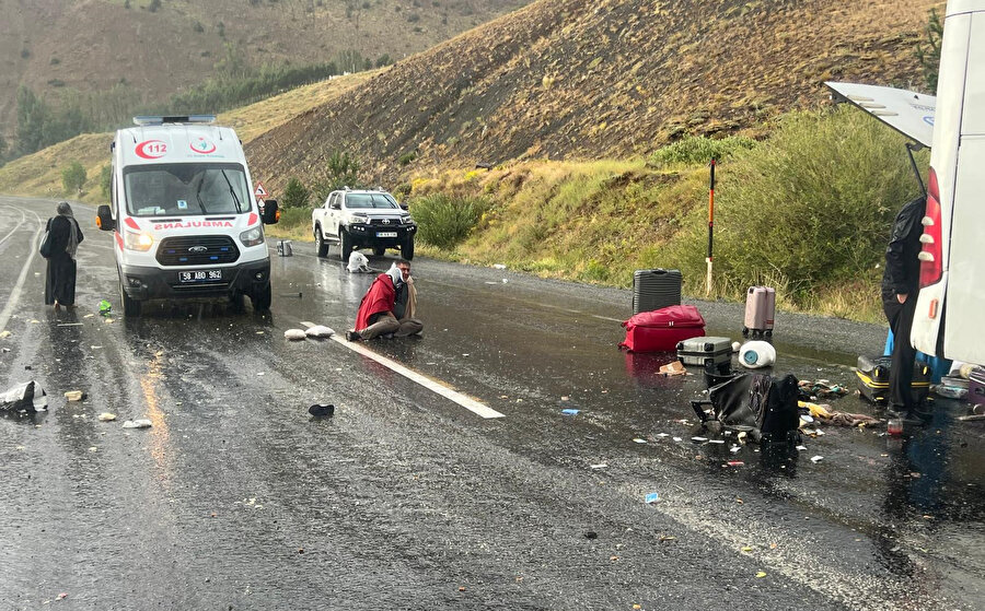 Feci kaza: Yolcu otobüsü dağın yamacına çarptı