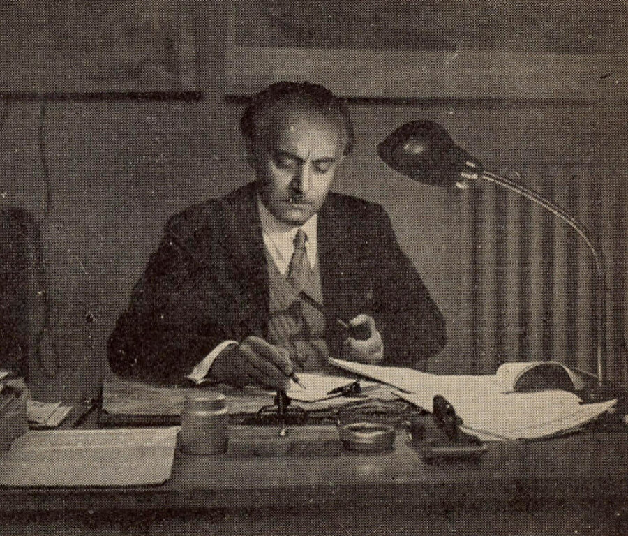 Nurettin Artam, 1918 yılından sonra hece ölçüsüyle şiirler yazmaya ve yayımlamaya başlar.
