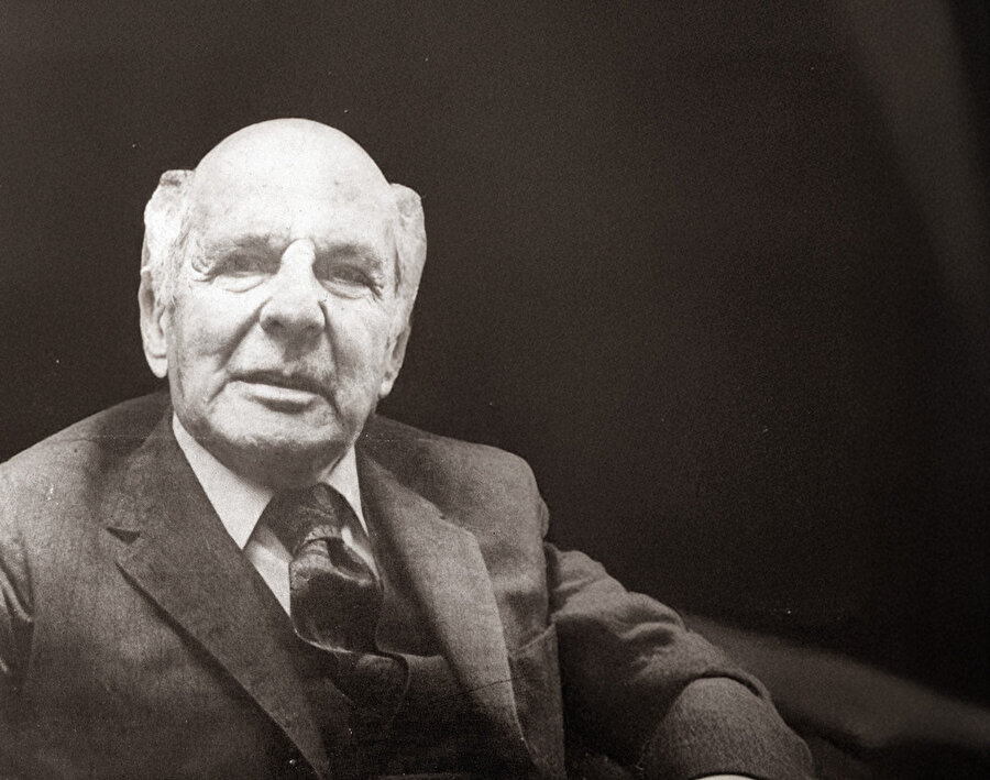 Vedat Nedim Tör.