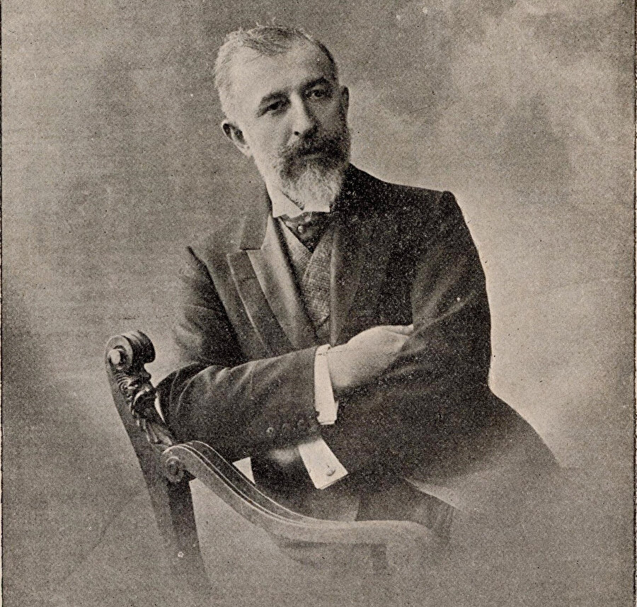Halid Ziya Uşaklıgil.