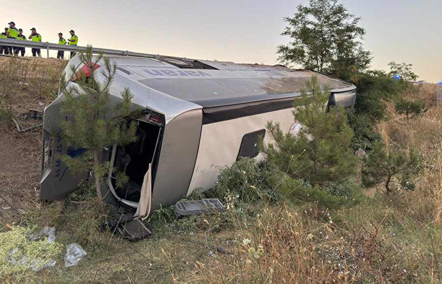 Balıkesir'de feci kaza: Yolcu otobüsü şarampole devrildi; biri ağır 27 yaralı