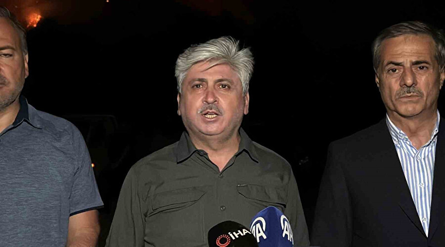 Sakarya'daki son durum hakkında Vali Doğan'dan açıklama geldi: İki mahalleyi boşalttık, yangının ilerlediği mahallede tedbirleri aldık