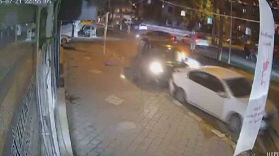 Saniyelerle ölümden döndü: Ölümle burun buruna getiren kazanın görüntüleri