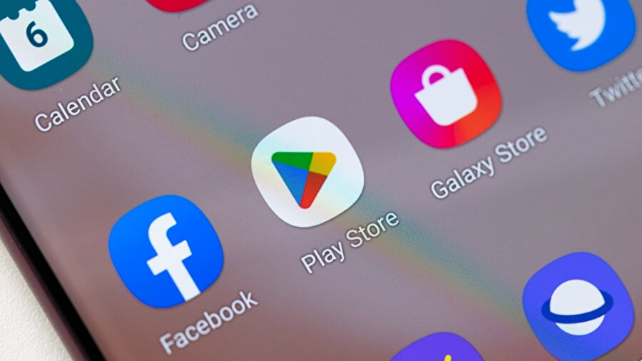 Hemen herkesin telefonunda var: Sık sık kullandığımız uygulamalar 'riskli' erişim izinleri talep ediyor... İşte cebimizdeki ajanlar