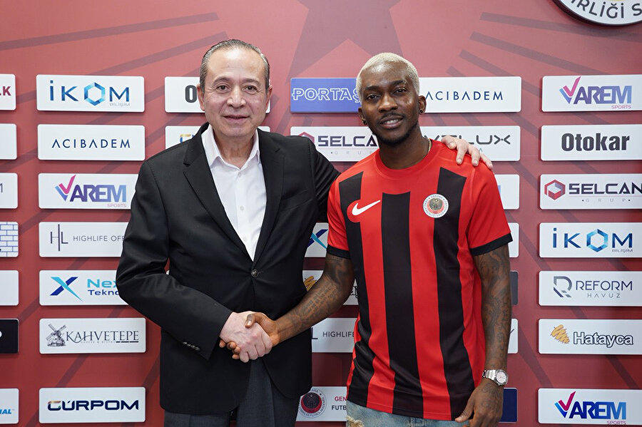 Henry Onyekuru resmen Süper Lig'e döndü