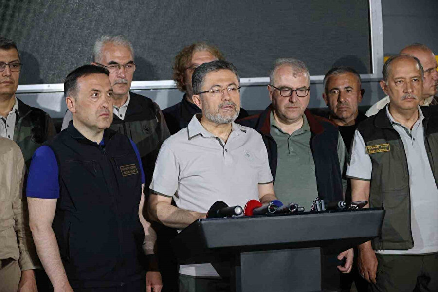 Tarım ve Orman Bakanı Yumaklı orman yangınları hakkında son durumu aktardı: Bugün Türkiye’de başlayan 3 yangınımız var