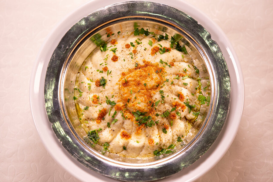 Kültürel çeşitliliği ve kozmopolit yapısı emsalsiz bir renk ve zenginlik katıyor Kocaeli mutfağına.