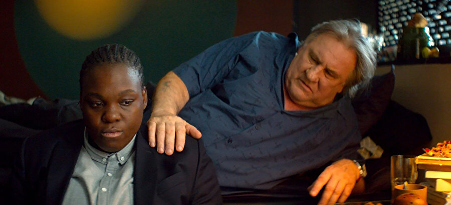 Georges sadece aşkın anlam vereceği bir boşluk içindedir. Aşk olmayınca hiçbir şeyin anlamı ve tadı yoktur.