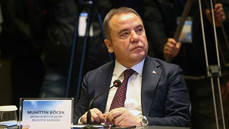 ​Muhittin Böcek hastaneye kaldırıldı.