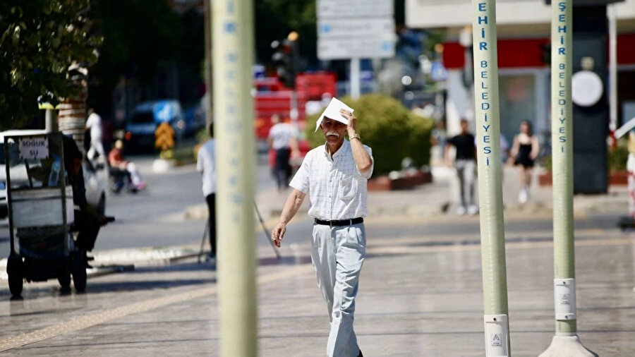 Afrika sıcakları Türkiye’yi kavuruyor: İstanbul 42 dereceyi gördü