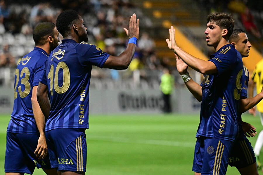 Fenerbahçe hazırlık maçında Al Ittihad Club'ı 4-0 mağlup etti
