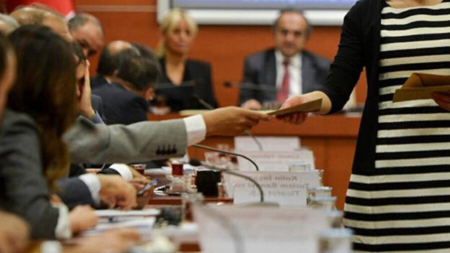 Özelleştirme İdaresi Başkanlığı üç ildeki bazı taşınmazları satacak.