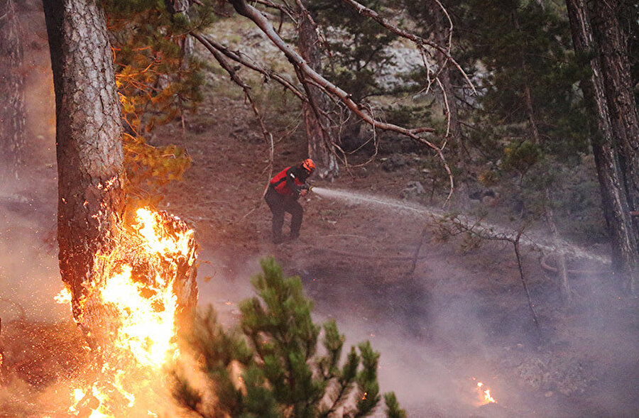Yangın söndürme çalışmaları