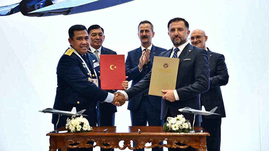 Bakan Bolat, Endonezya ile milli muharip uçak KAAN'ın satışı için imzalanan sözleşmeyi değerlendirdi