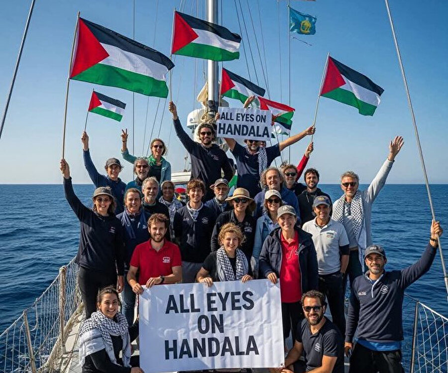 İnsani yardım için Gazze'ye doğru yola çıkan gemide alarmlar çalıyor: Hanzala gemisine İsrail müdahale edecek mi?​