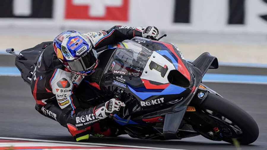 Tarihe geçti: Toprak Razgatlıoğlu, Superbike Macaristan ayağının ikinci yarışını da kazandı