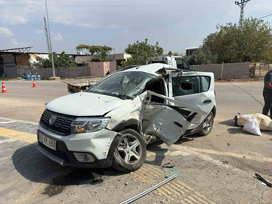 Feci kazada minibüs ile hafif ticari araç çarpıştı: Biri ağır iki yaralı