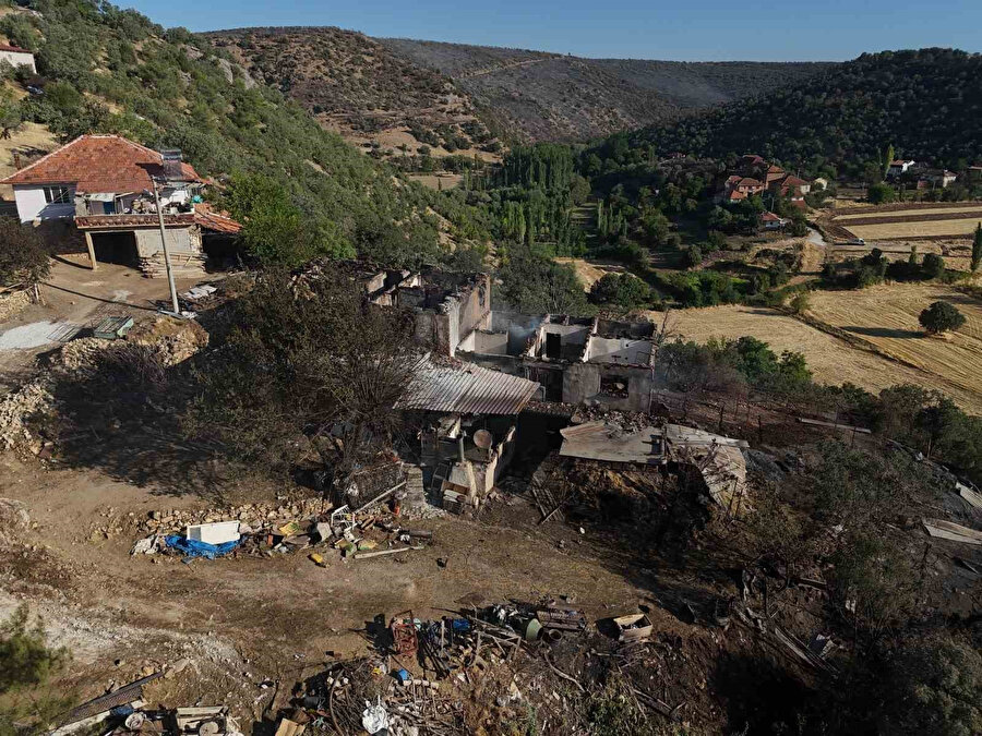 Uşak’taki orman yangını kısmen kontrol altına alındı